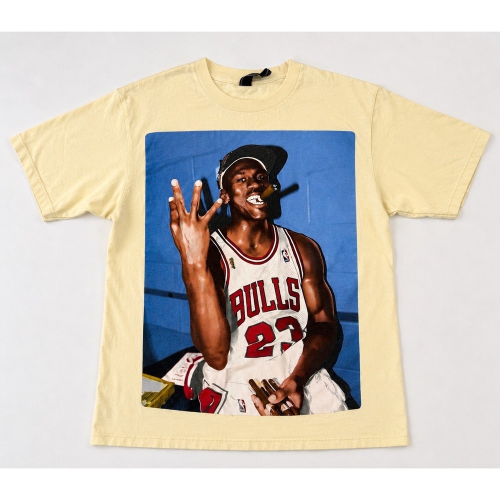 Player Tees Michael Jordan Chicago Bulls Graphic T-Shirt Mens Medium Cream NBA